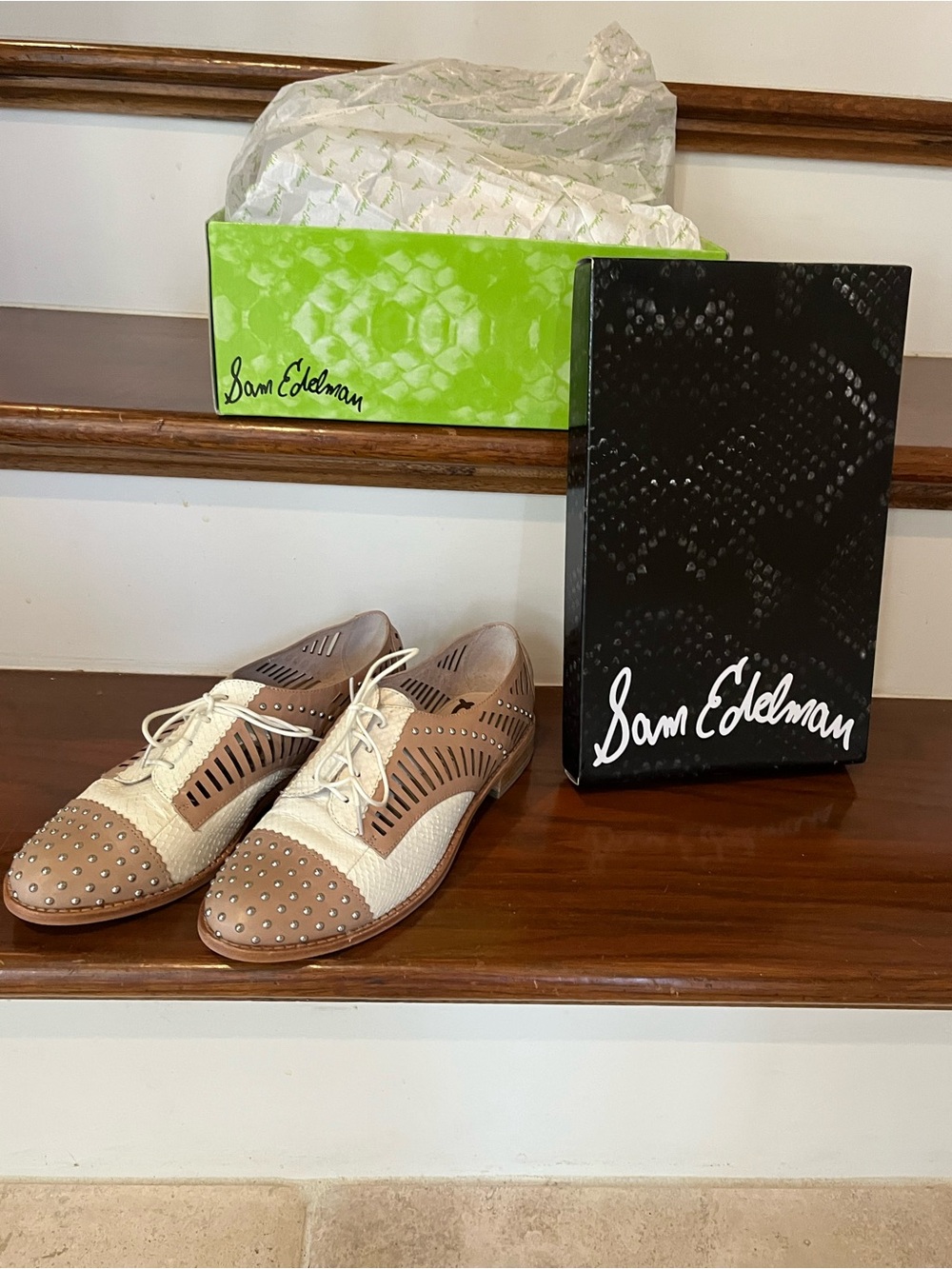 Sam Edelman women’s Beige & Cream Perforated Stud Oxford Shoes